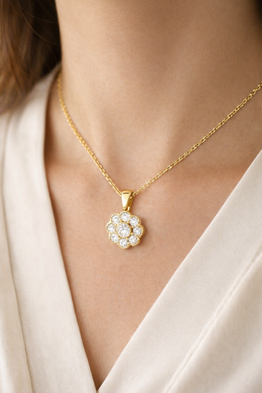 Flower-Shaped Diamond Pendant in 10K/14K gold and platinum with certified lab-grown or natural diamonds