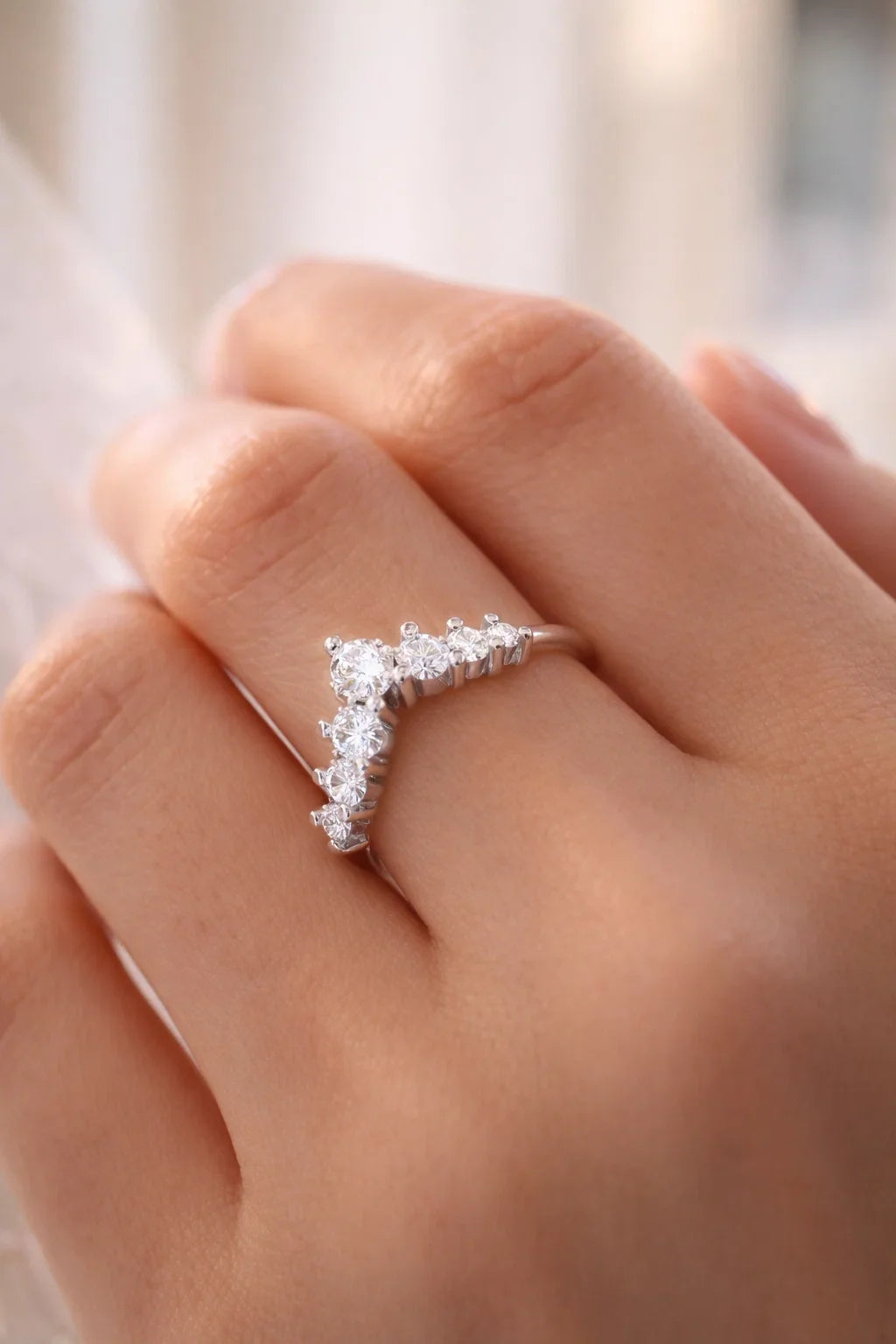 Graduated Centre Diamond Wishbone Ring in 10K/14K gold and platinum with certified lab-grown or natural diamonds