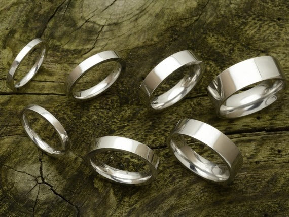 Flat Court Shape Plain Wedding Band for Women in 10K/14K gold and platinum with certified lab-grown or natural diamonds