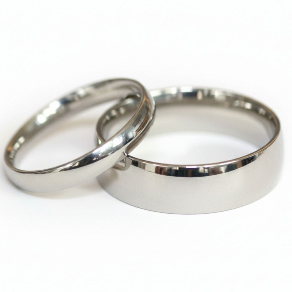 Court Shape Plain Wedding Band for Women in 10K/14K gold and platinum with certified lab-grown or natural diamonds