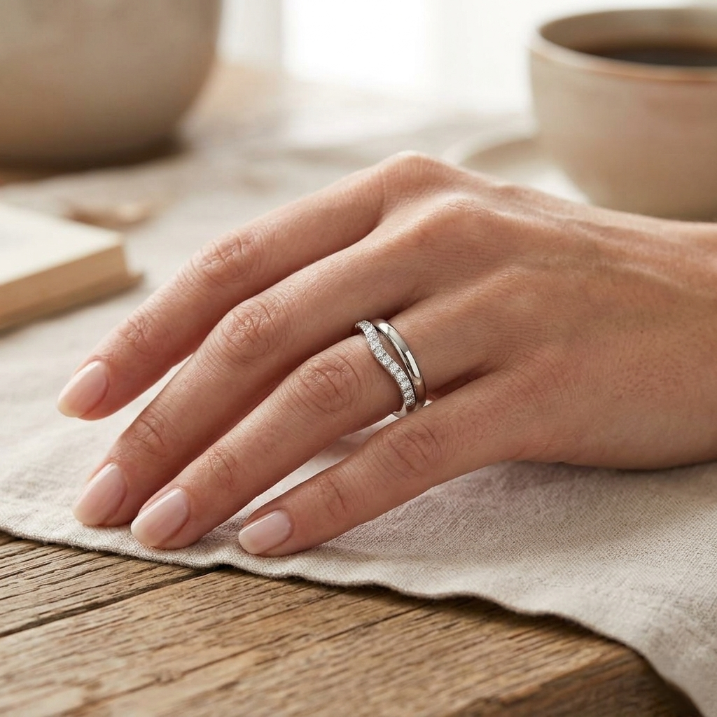 Round Diamond Curved Wedding Band in 10K/14K gold and platinum with certified lab-grown or natural diamonds