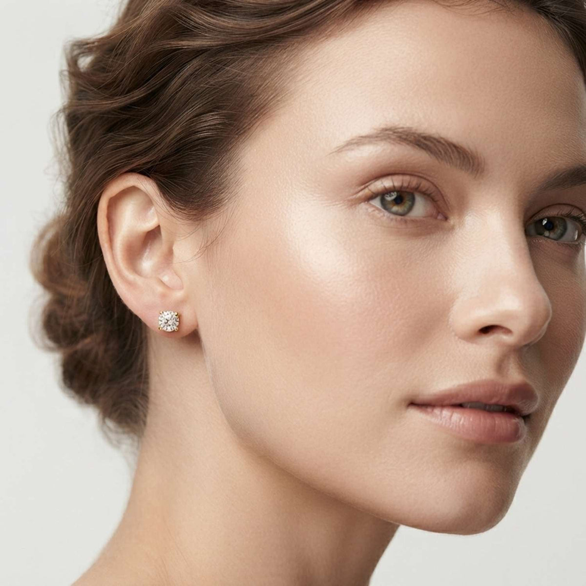 Stud Earrings with Round Brilliant Cut Diamonds - DE/VVS - Gold & in 10K/14K gold and platinum with certified lab-grown or natural diamonds